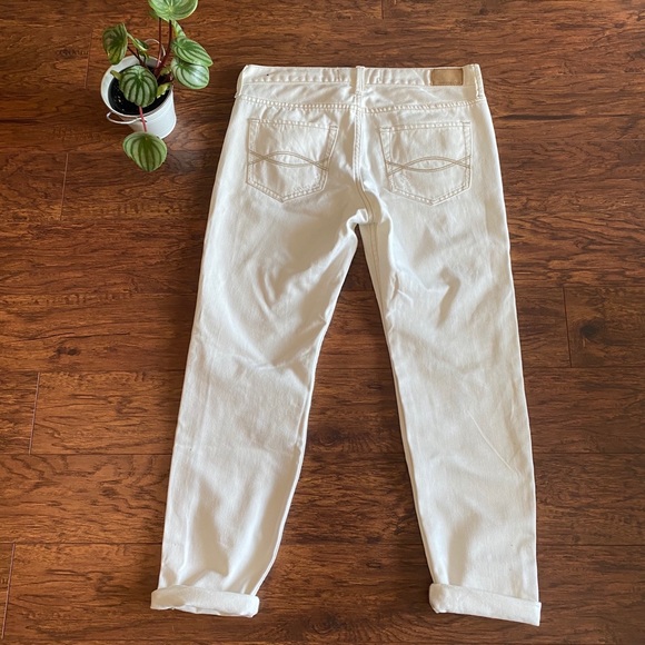 🍂 A&F White Distressed Boyfriend Cropped Jeans - Picture 6 of 8